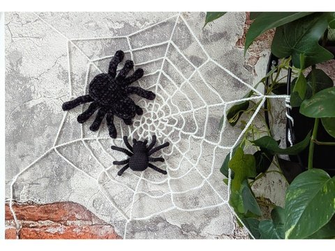 Spinne im Spinnennetz Halloween - Häkelanleitung (DE, EN)