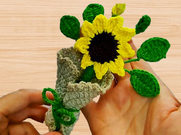Crochet Sunflower Bouquet Keychain Pattern – PDF + Video Tutorial