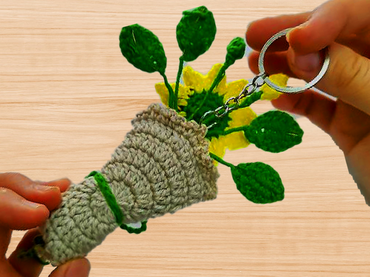 Crochet Sunflower Bouquet Keychain Pattern – PDF + Video Tutorial
