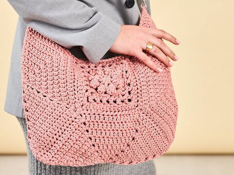 SHOPPER DEBORAH, MIT GRANNY-MITTE GEHÄKELT