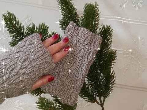Crochet pattern for fingerless gloves / wrist warmers "Lilly"