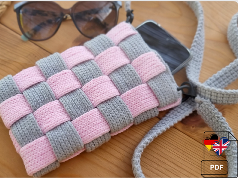 T3 Crochet Pattern PDF for small shoulder phone bag, checkerboard design