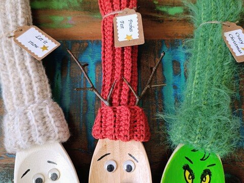 Lustiges weihnachtliches Kochlöffel-Trio als Deko oder Geschenkanhänger