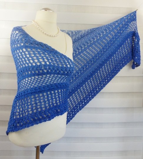 Crochet pattern for the Timeless shawl, a light and airy triangular shawl