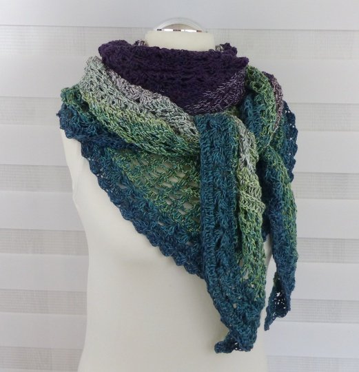 Crochet pattern for the Timeless shawl, a light and airy triangular shawl