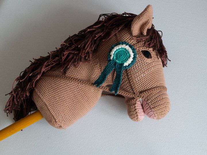 Crochet pattern tuning bow hobby horse, tutorial, rosette game horse