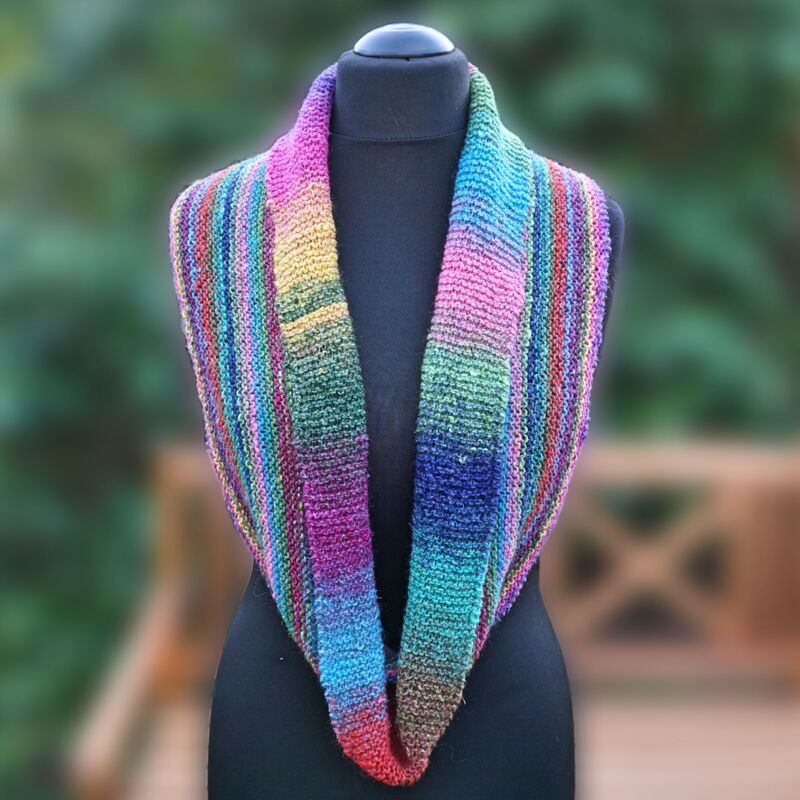 Anmore Loop, Cowl, reversible knitting pattern - Image 11