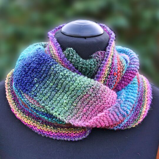 Anmore Loop, Cowl, reversible knitting pattern