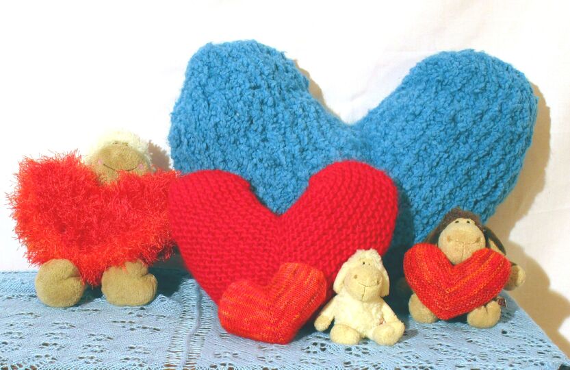 With Love, heart, pillow, many sizes, knitting pattern