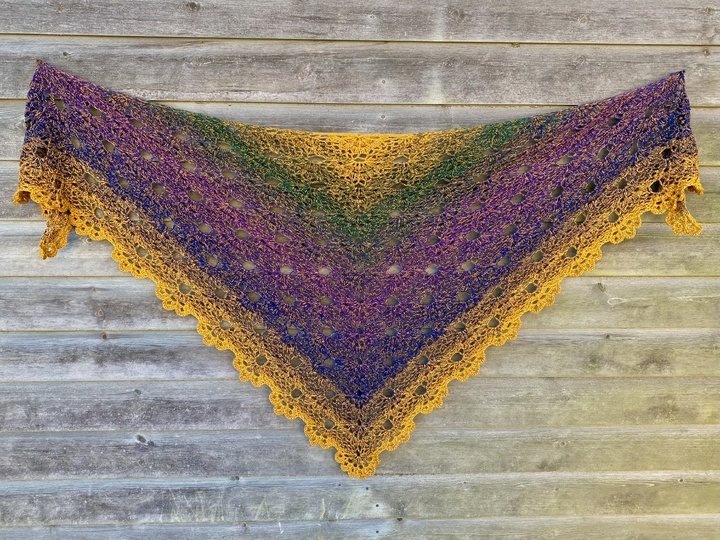 Häkeltuch Petalpoesie - Blumiges Dreieckstuch in lockerem Muster