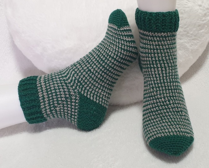 Anleitung für gehäkelte Socken Snowfir mit Bumerangferse in allen Größen