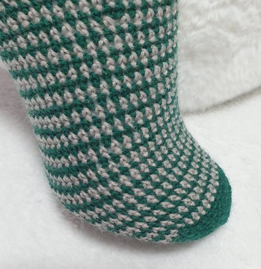 Anleitung für gehäkelte Socken Snowfir mit Bumerangferse in allen Größen