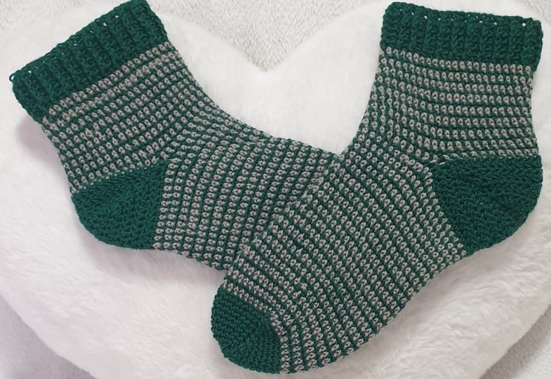 Anleitung für gehäkelte Socken Snowfir mit Bumerangferse in allen Größen