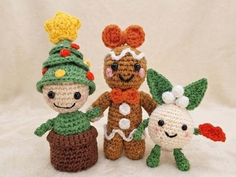 Crochet Christmas Minis – Three Little Figures in One Pattern (EN & DE)