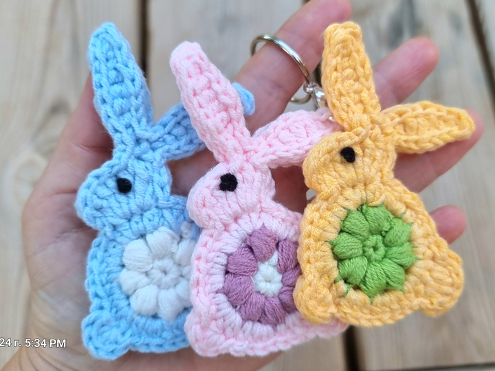 P24 Crochet pattern. Keychain pendant, bag charm.