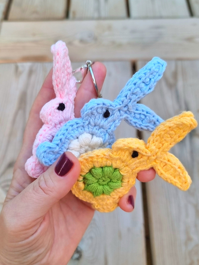 P24 Crochet pattern. Keychain pendant, bag charm.
