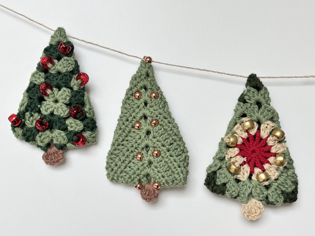 Christmas Tree and Christmas Bauble, Christmas Ornaments Granny Square Tree - Image 3