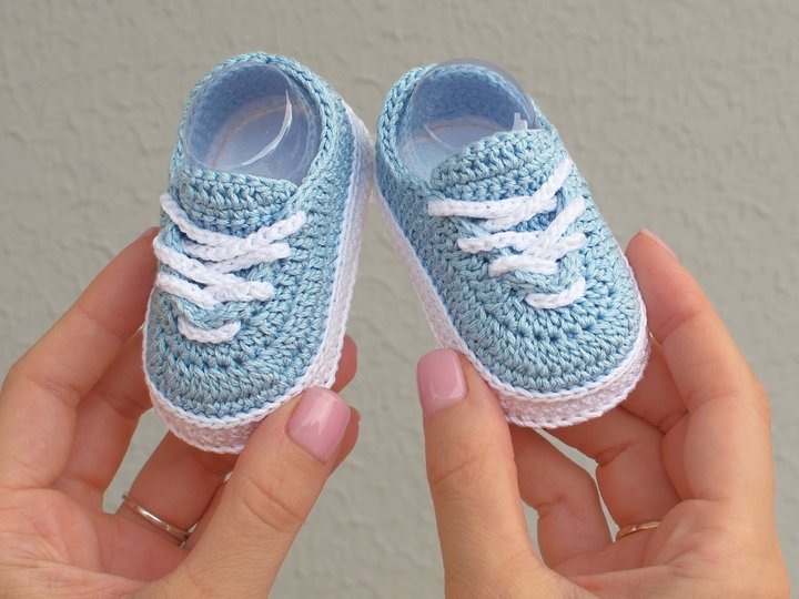 Crochet Baby Shoes Pattern – Low-Cut Baby Booties – 4 Sizes