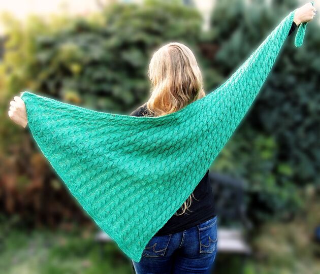 Lebenswege - Paths of Life, Cable Pattern Shawl