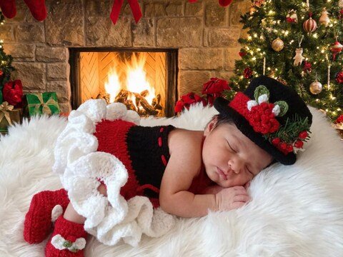 Crochet Christmas Outfit Pattern – Newborn Dress, Hat & Booties (PDF)