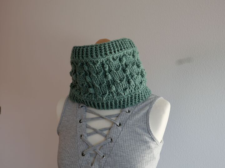 Häkelanleitung Kragenschal Gertrude - ein Blickfang