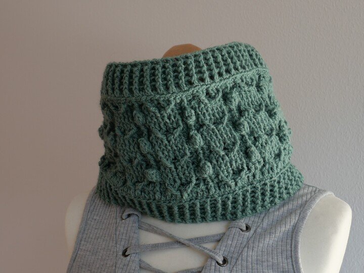 Häkelanleitung Kragenschal Gertrude - ein Blickfang