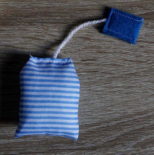 Sewing and crafting instructions for the children's grocery store!