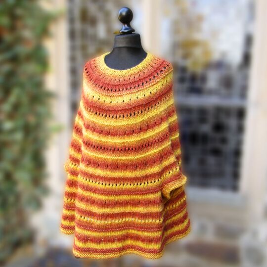 Mellea Poncho, round yoke, top down, beginner pattern