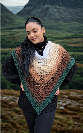 Crochet Pattern Triangular Shawl “Sassenach” – with Crochet Chart