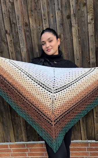 Crochet Pattern Triangular Shawl “Sassenach” – with Crochet Chart