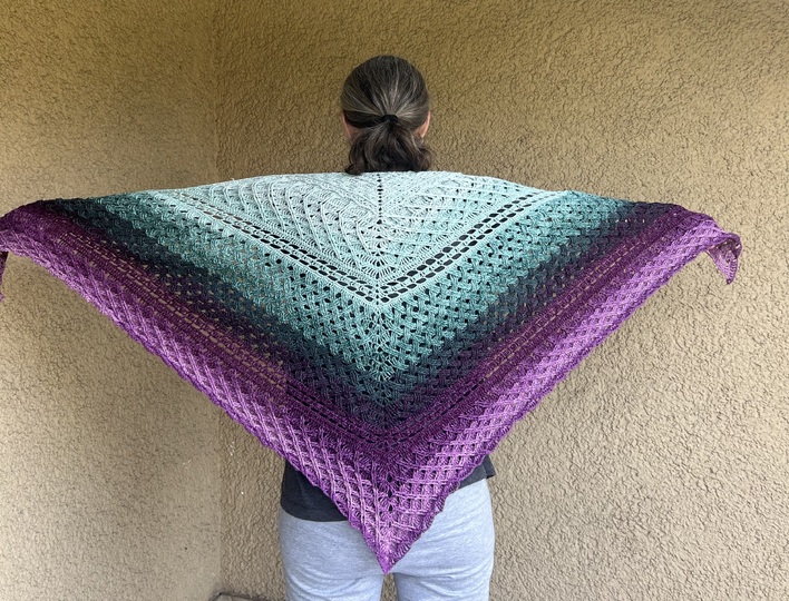 Crochet Pattern Triangular Shawl “Sassenach” – with Crochet Chart