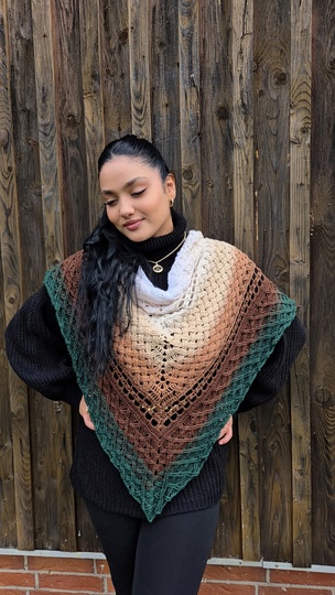 Crochet Pattern Triangular Shawl “Sassenach” – with Crochet Chart