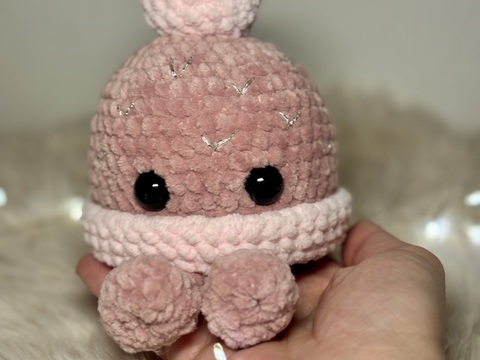 Pommy – Mini-Mütze mit Beinchen & großer Bommel