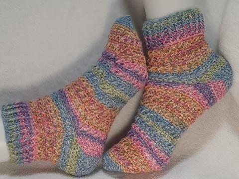 Anleitung für gehäkelte Socken Rossano mit Bumerangferse in allen Größen