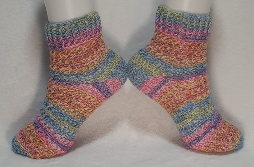 Anleitung für gehäkelte Socken Rossano mit Bumerangferse in allen Größen