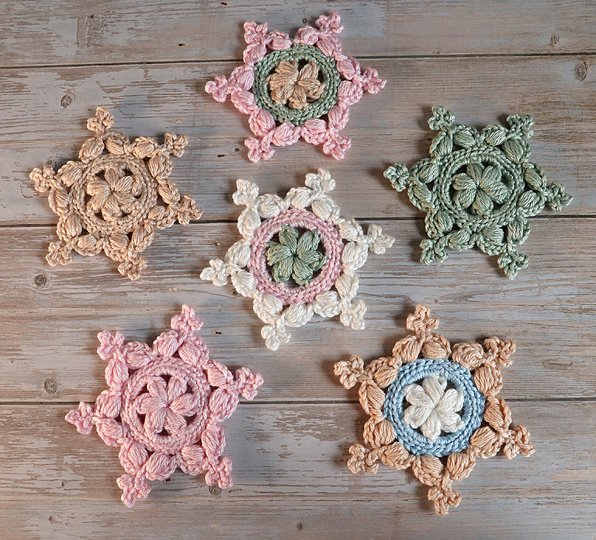 Schneeflocke "Kleine Helena" - Baumschmuck, Geschenkanhänger, Fensterdeko