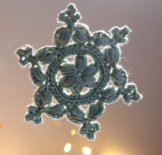 Schneeflocke "Kleine Helena" - Baumschmuck, Geschenkanhänger, Fensterdeko