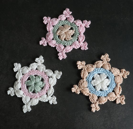 Schneeflocke "Kleine Helena" - Baumschmuck, Geschenkanhänger, Fensterdeko