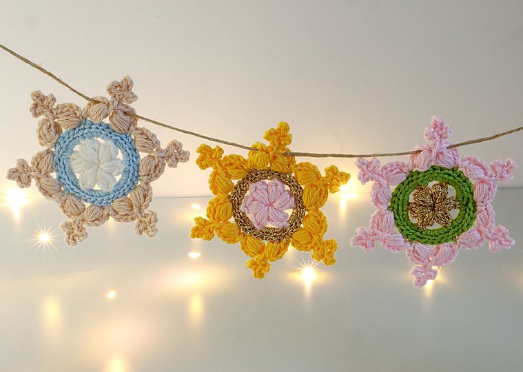 Schneeflocke "Kleine Helena" - Baumschmuck, Geschenkanhänger, Fensterdeko