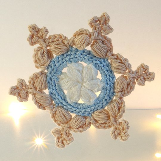 Schneeflocke "Kleine Helena" - Baumschmuck, Geschenkanhänger, Fensterdeko