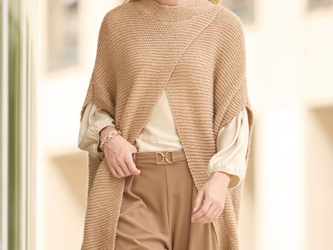 Langes Cape mit Diagonaleffekt