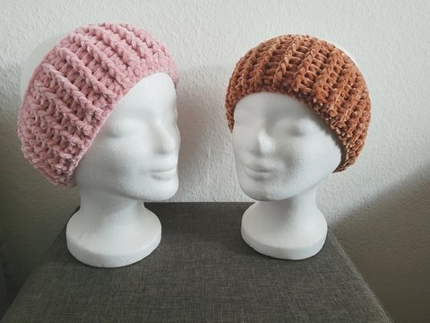 gehäkeltes Stirnband im Rippenmuster