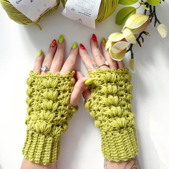Amarië Fingerless Gloves