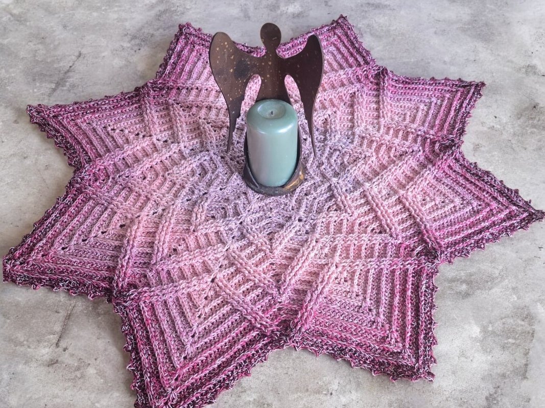 Kaleidostar – Häkelanleitung für ein Sternendeckchen in vier Größen