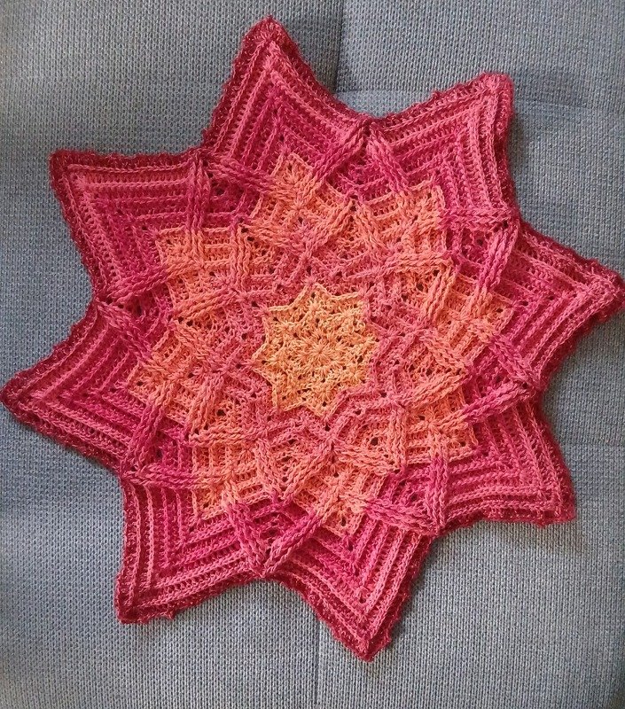 Kaleidostar – Häkelanleitung für ein Sternendeckchen in vier Größen - Bild 22