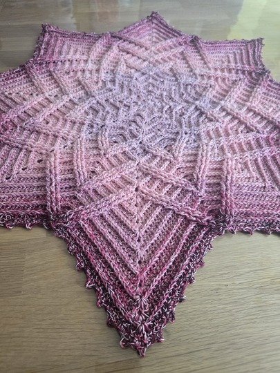 Kaleidostar – Häkelanleitung für ein Sternendeckchen in vier Größen