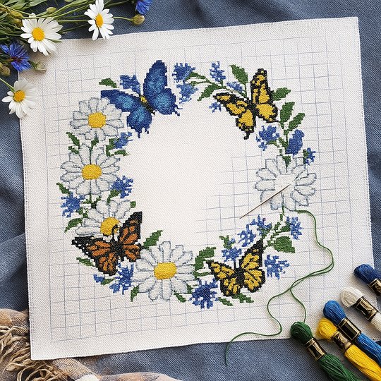 Daisy & Cornflower Butterfly Wreath Cross Stitch Pattern | 250x250 Floral