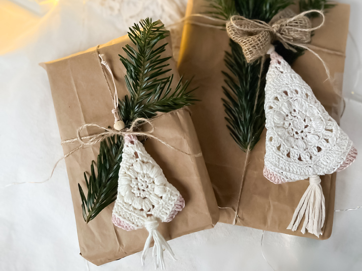 Häkelanleitung Geschenkanhänger Granny Bäumchen/Tannenbaum im Boho-Look