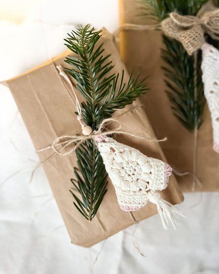 Häkelanleitung Geschenkanhänger Granny Bäumchen/Tannenbaum im Boho-Look