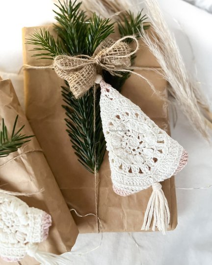 Häkelanleitung Geschenkanhänger Granny Bäumchen/Tannenbaum im Boho-Look